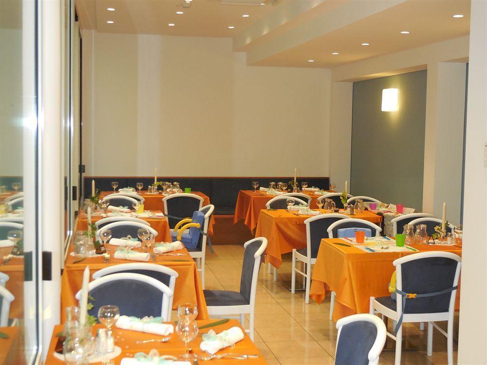 Hotel Smeraldo Cesenatico Exterior photo