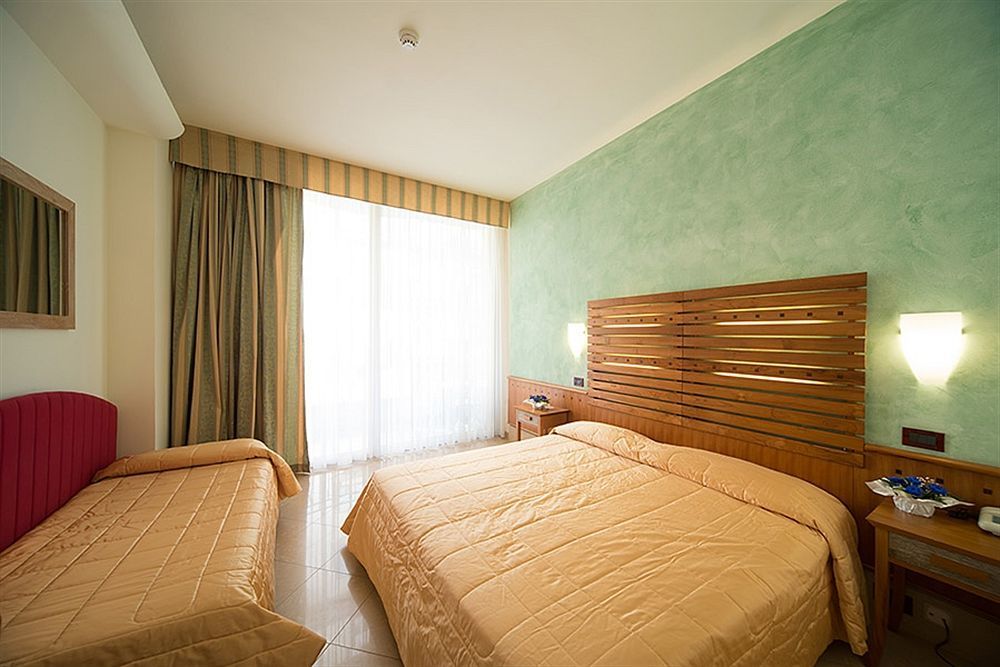 Hotel Smeraldo Cesenatico Exterior photo
